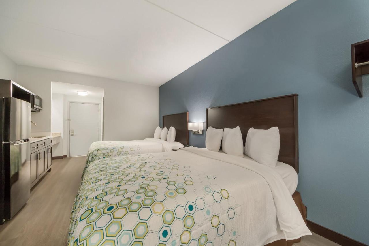Hometowne Studios By Red Roof San Antonio - Seaworld Northwest المظهر الخارجي الصورة