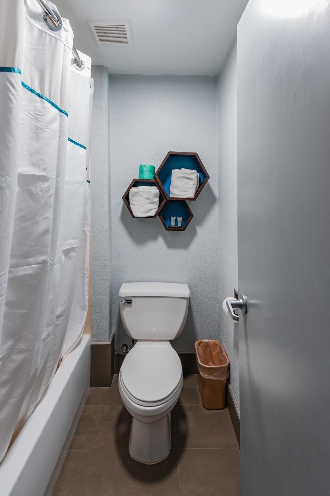 Hometowne Studios By Red Roof San Antonio - Seaworld Northwest المظهر الخارجي الصورة