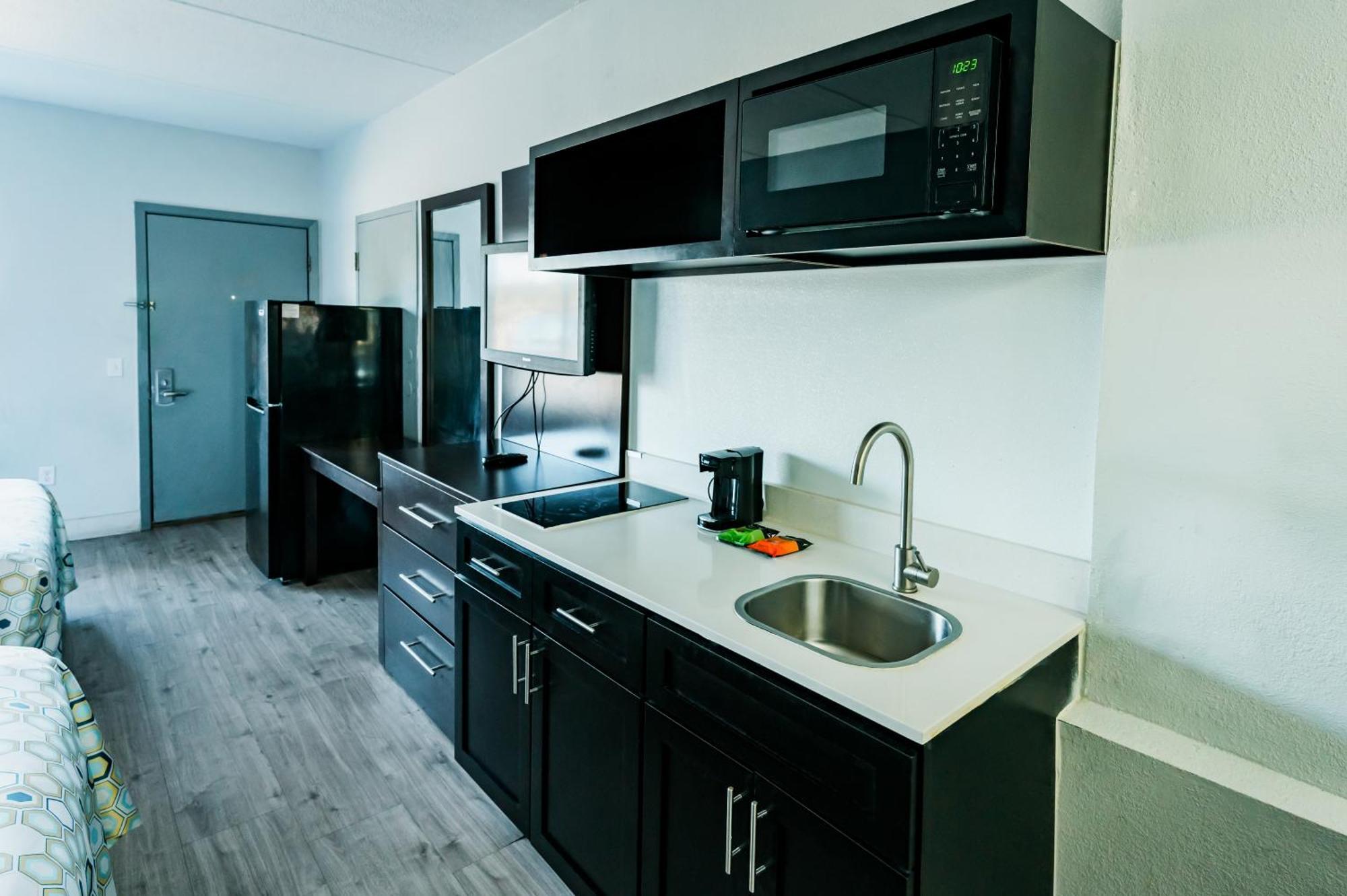 Hometowne Studios By Red Roof San Antonio - Seaworld Northwest المظهر الخارجي الصورة