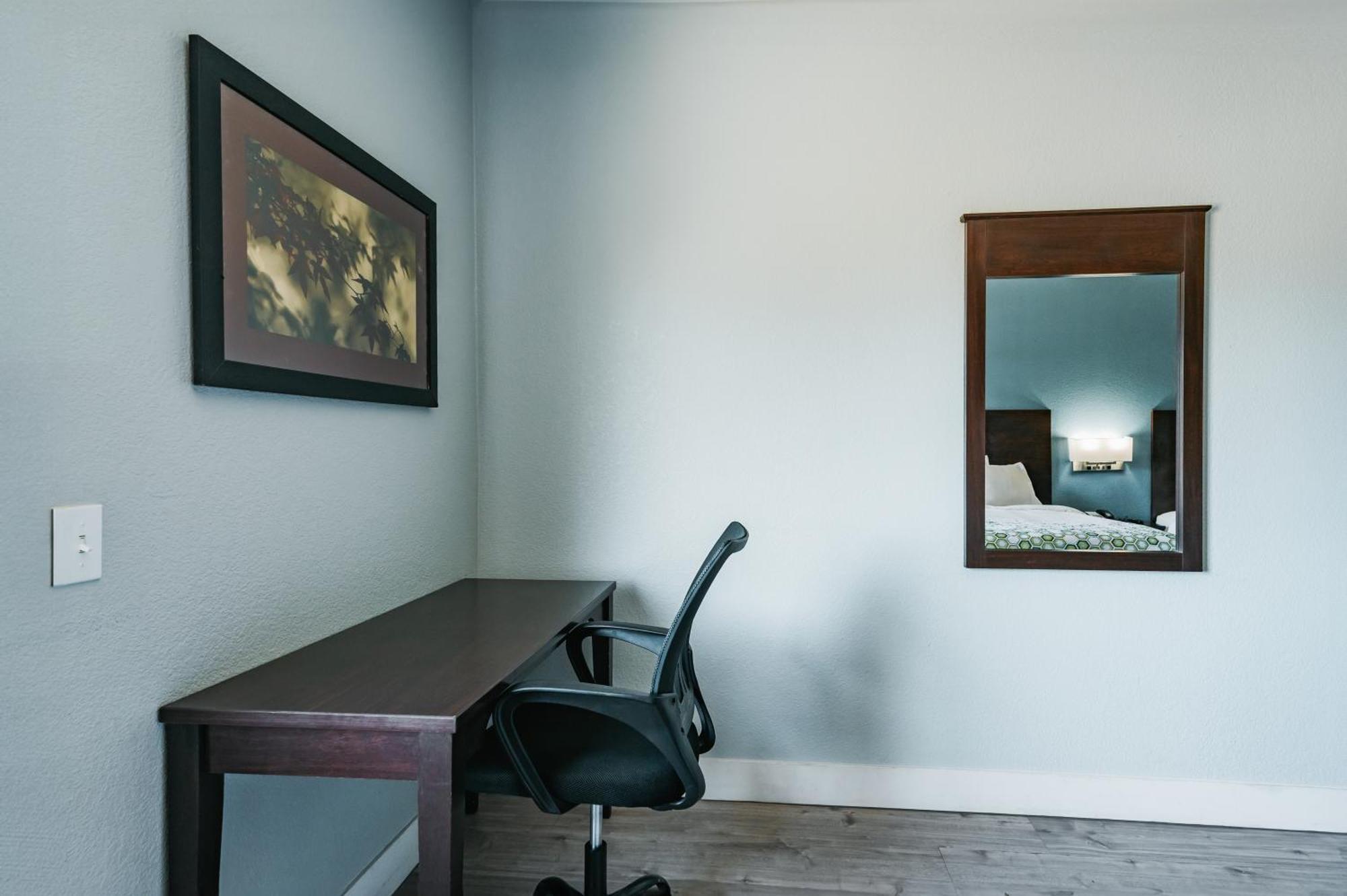 Hometowne Studios By Red Roof San Antonio - Seaworld Northwest المظهر الخارجي الصورة