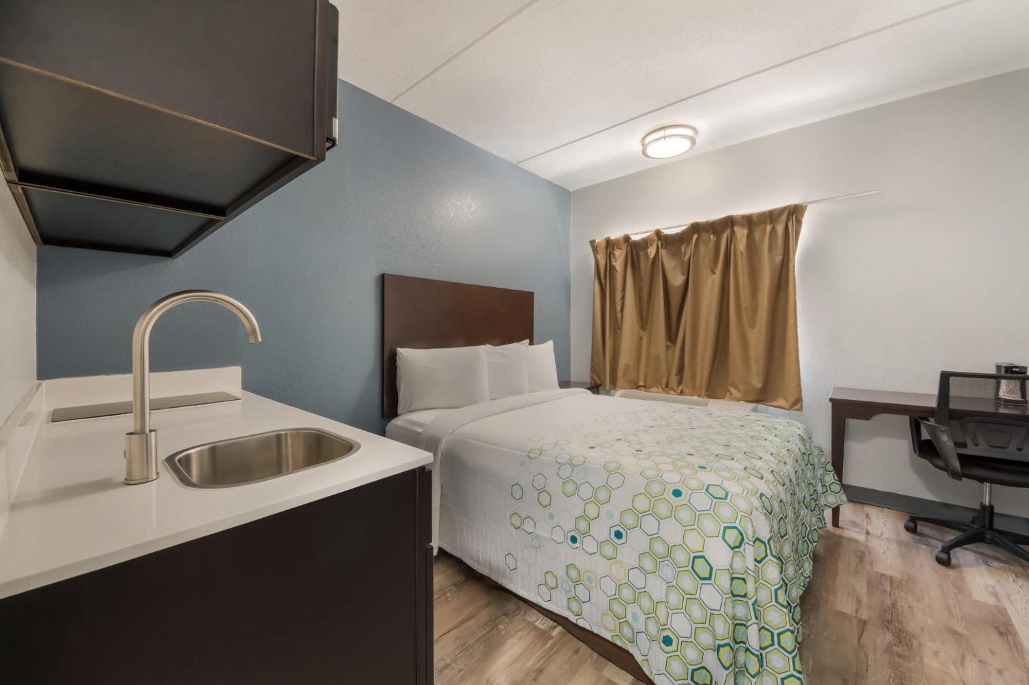 Hometowne Studios By Red Roof San Antonio - Seaworld Northwest المظهر الخارجي الصورة
